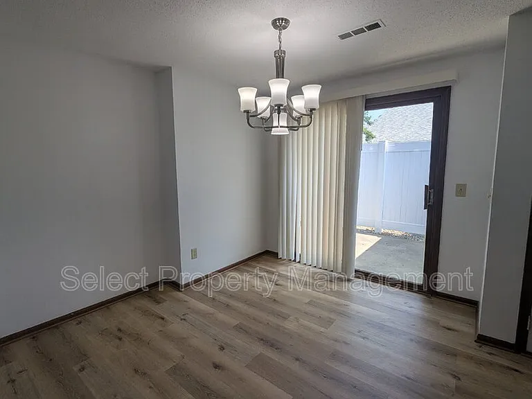4619 Arlington Pkwy S — Photo 9