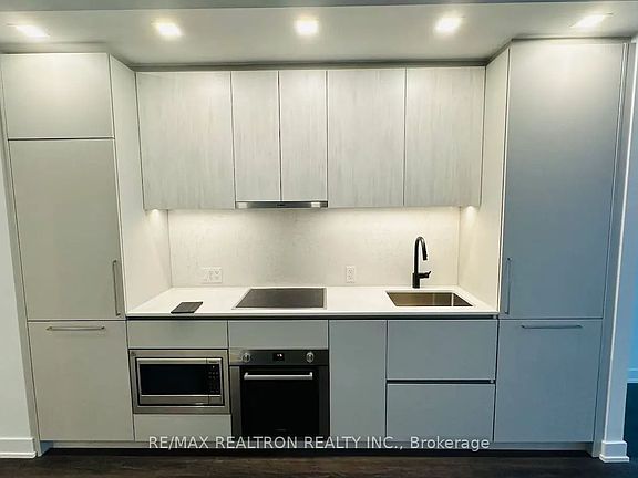 4th image of 609 Sherbourne St #4610