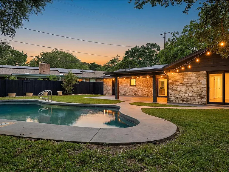 7600 Shoal Creek Blvd — Photo 27