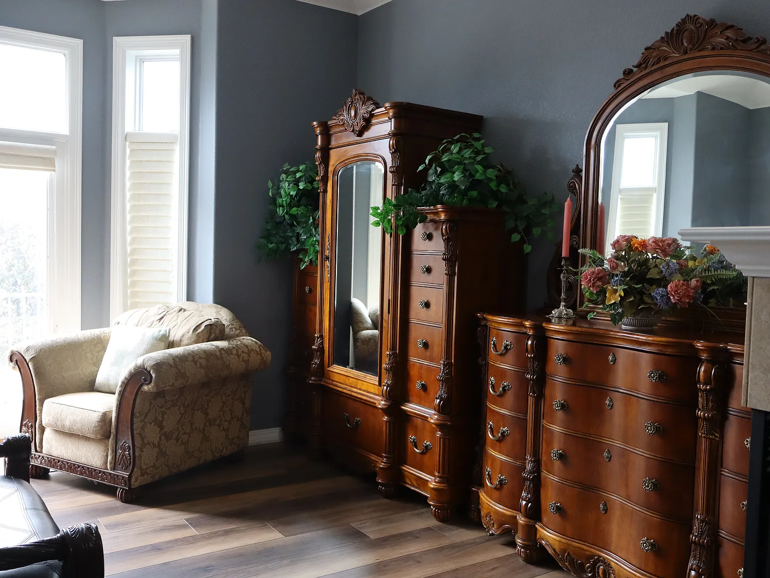 5 bed, 5000 sqft, $5,995 — Photo 3