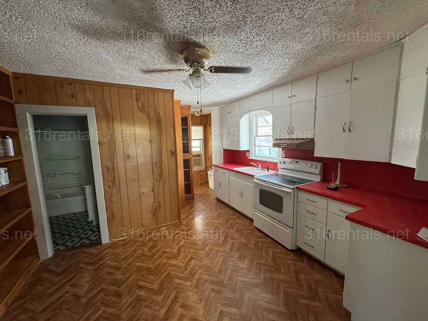 $725 - 1 bed 1 bath - Single Family Home — Photo 4