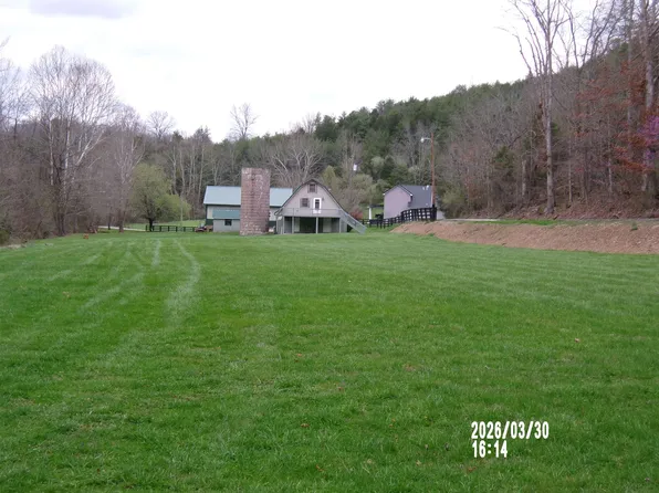 327 Mudlick Branch Rd, Louisa, KY 41230