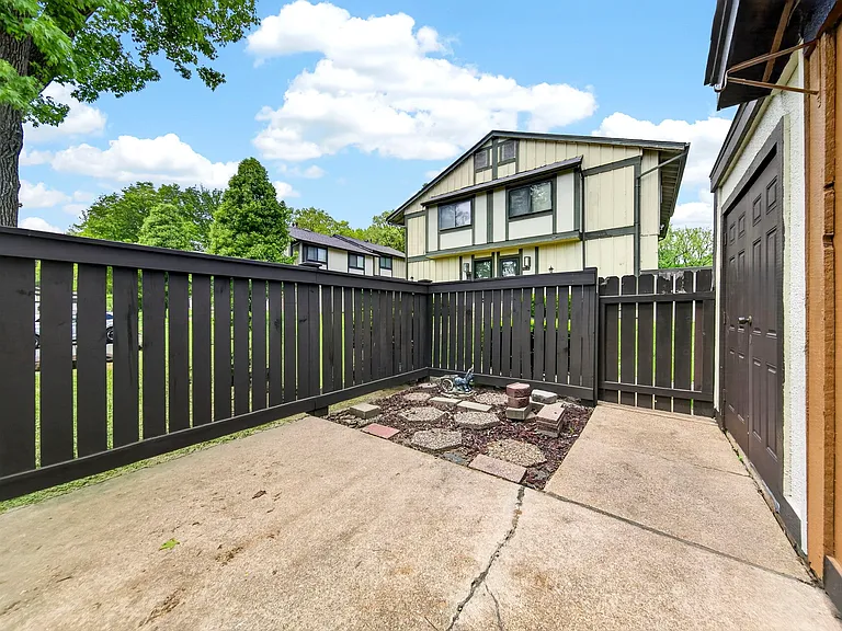 11166 Whispering Oaks Dr — Photo 28