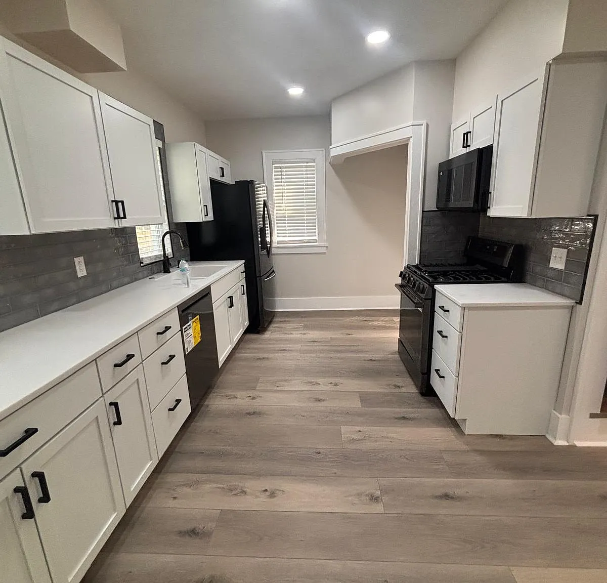 5 bed, 2200 sqft, $2,395 — Photo 2