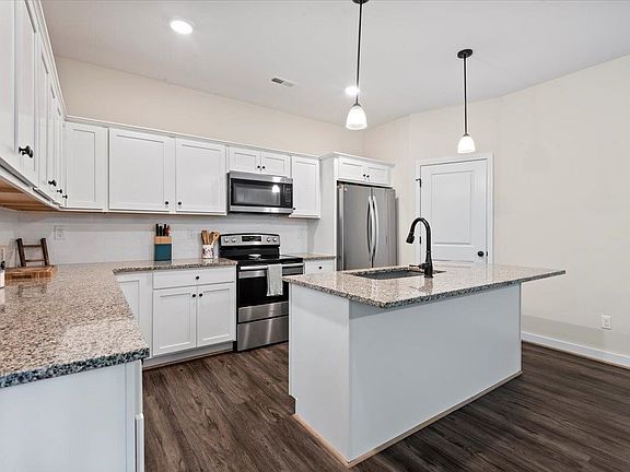 5th image of 101 Steppville Garden Dr