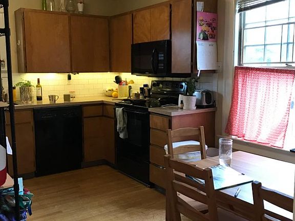 Eat-in kitchen