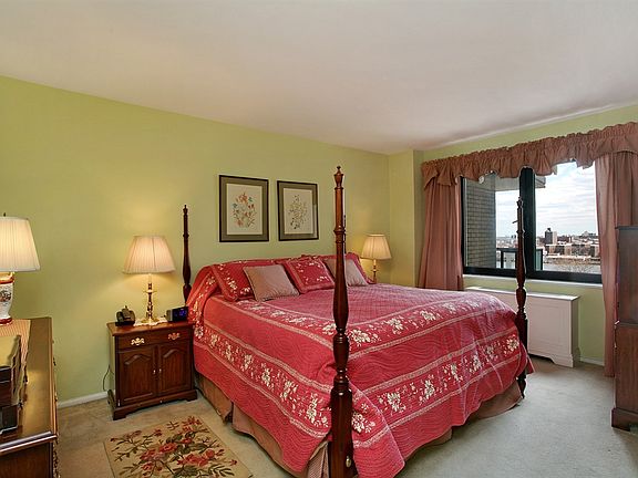 4th image of 180 E End Ave APT 12F
