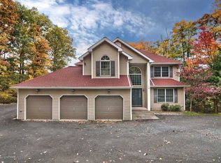 3232 Birch Hill Dr, Tannersville, PA 18372