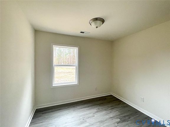 4th image of 301 N Sullivan St
