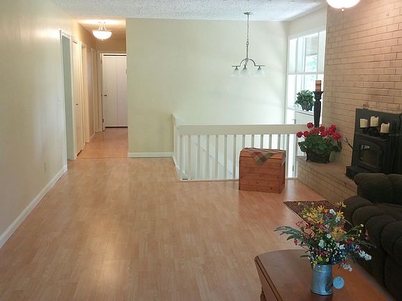 4th image of 586 Blue Water Dr
