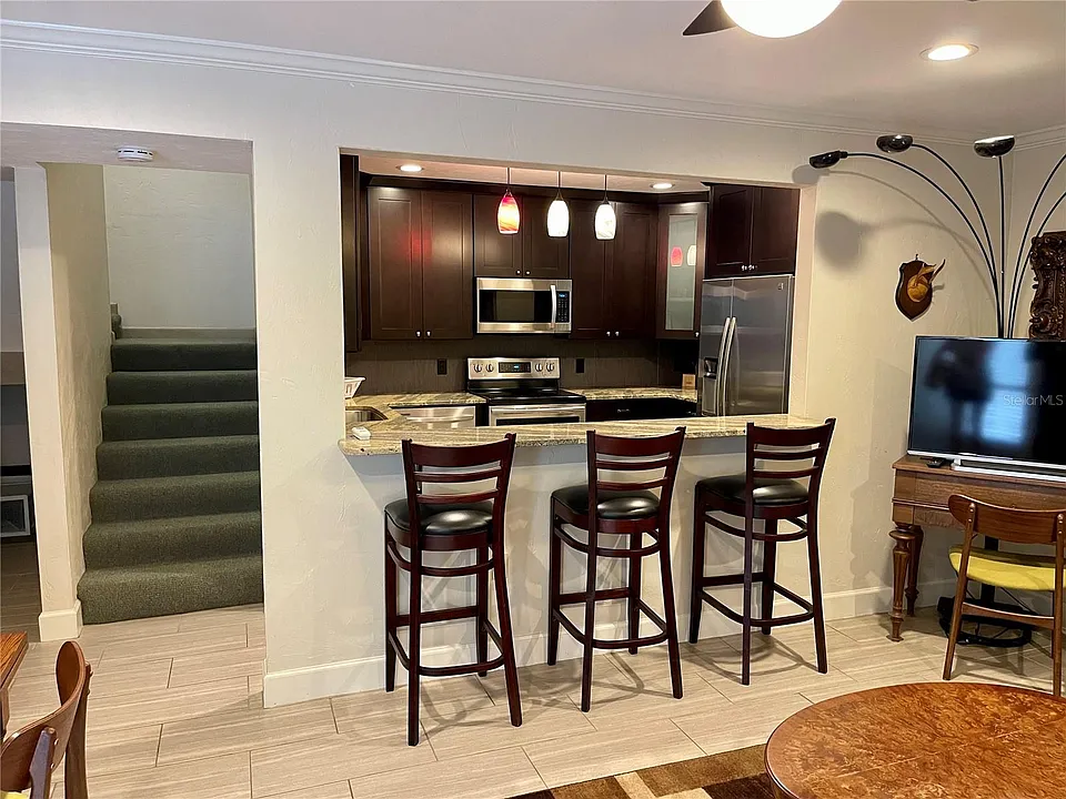 BREAKFAST BAR