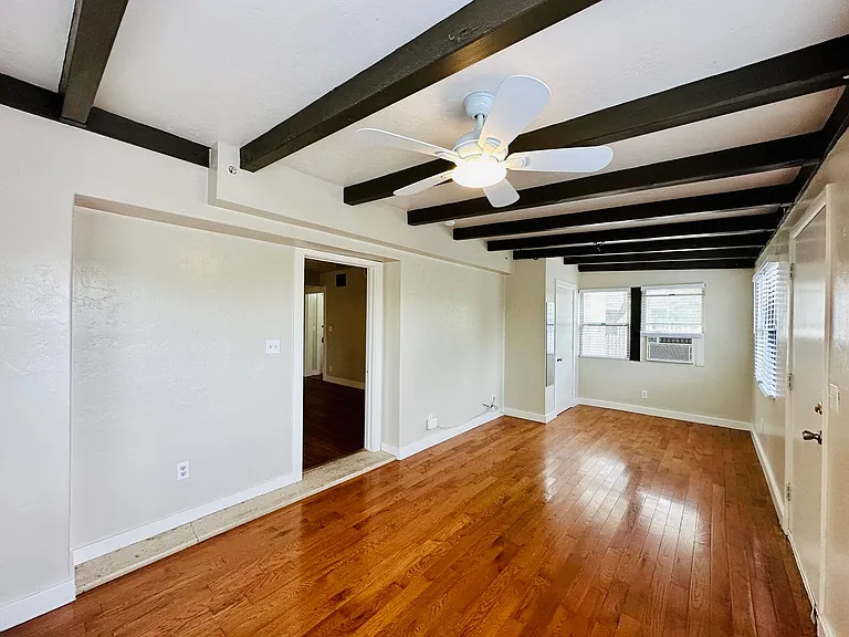 Don Martin Historic Apartments! — Photo 35
