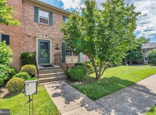 2827 Flagmaker Dr, Falls Church, VA 22042