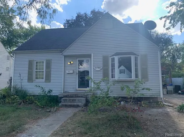 1701 Crestbrook Ln, Flint, MI 48507