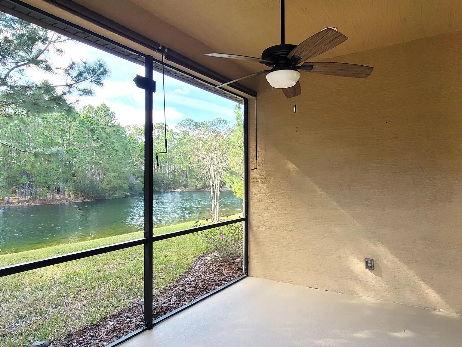 3 bed, 2.0 bath, 1510 sqft, $2,400 — Photo 3