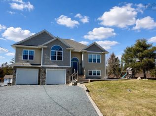 490 Celebration Dr, Fall River, NS B2T 0K4