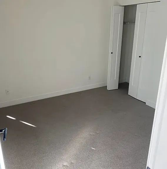 2493 Montrose Ave #410 — Photo 16