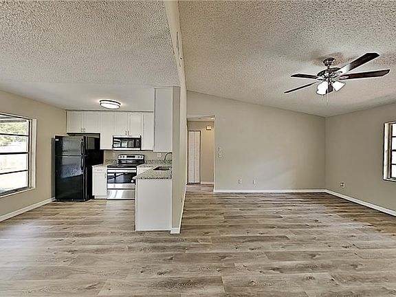 3rd image of 11402 Blackbark Dr