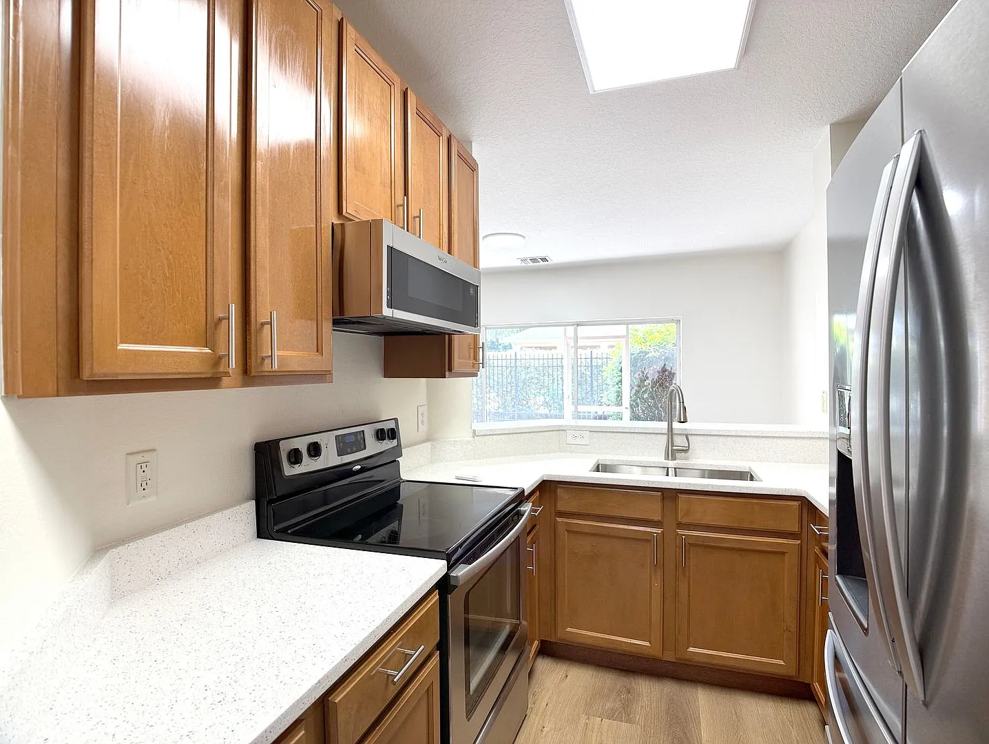 Move-In Ready! Pet Friendly! Gated Community! — Photo 4