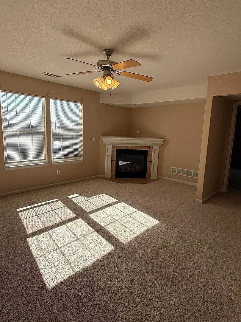 Spacious 3-Bedroom Duplex in Junction City's North Park Area! — Photo 2