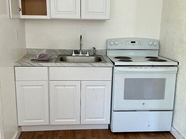 39 Hillside Ave APT 2