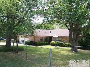 302 Butler St, Trenton, TX 75490