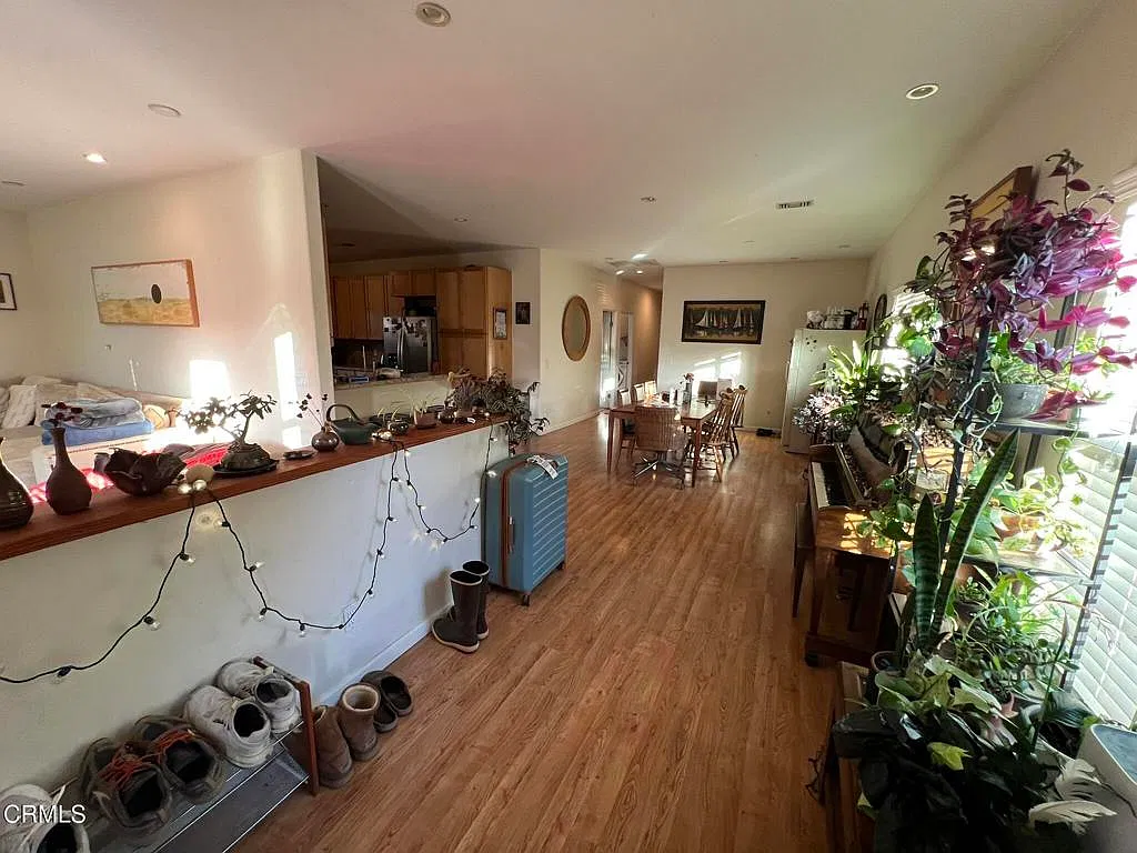 4 bed, 3.0 bath, 1978 sqft, $1,000 — Photo 2