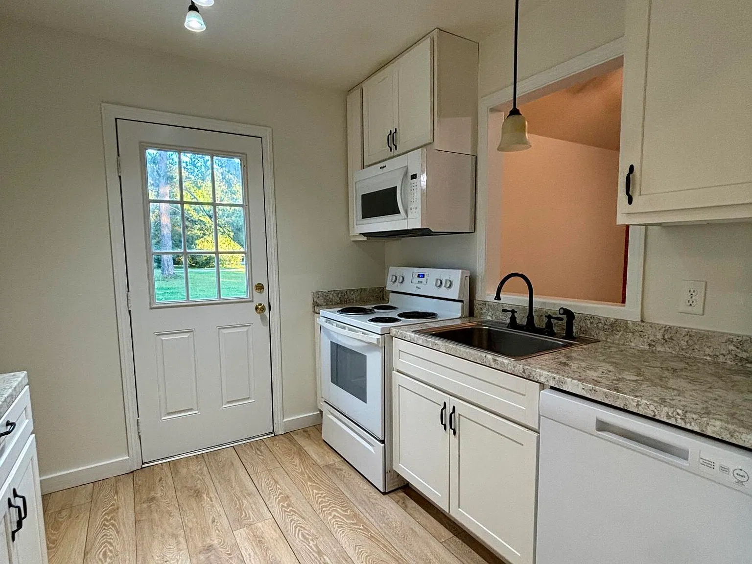 2 bed, 1.0 bath, 720 sqft, $1,200 — Photo 4
