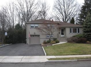 31 Andover Dr, Wayne, NJ 07470