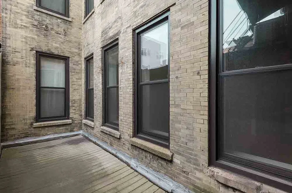 701 Sansom — Photo 4