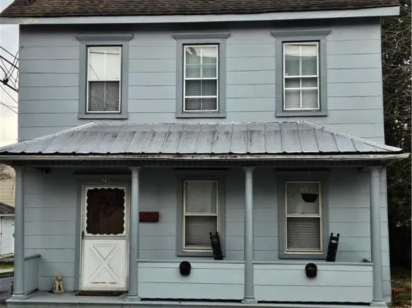 28 E Center St, Nazareth, PA 18064