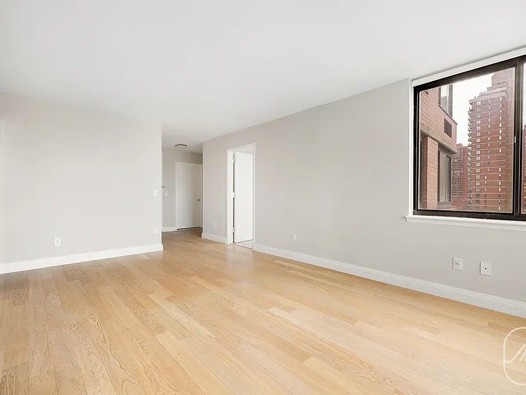 345 E 94th St #9G — Photo 3