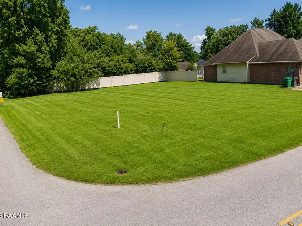 801 Flambant Dr, Broussard, LA 70518