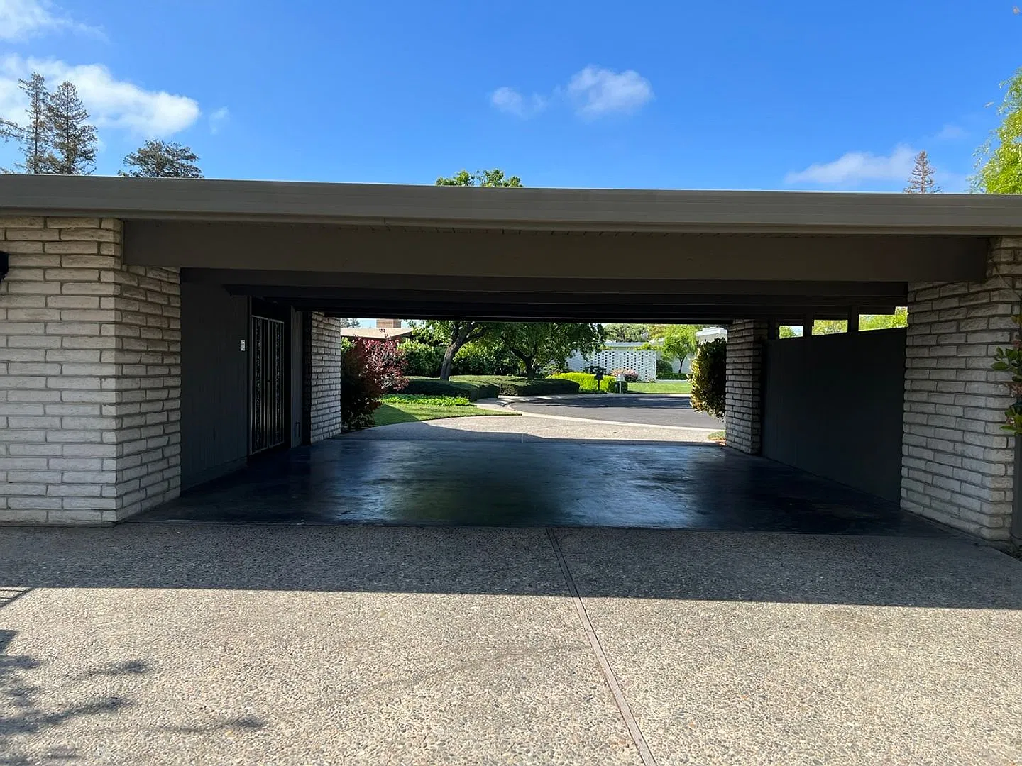 Mid-Century Modern in sought after Sherwood Forest neighborhood! — Photo 4