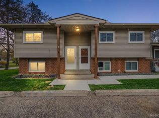 246 Peters APT 10, Milford, MI