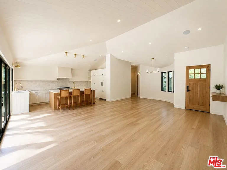 9342 Airdrome St — Photo 10