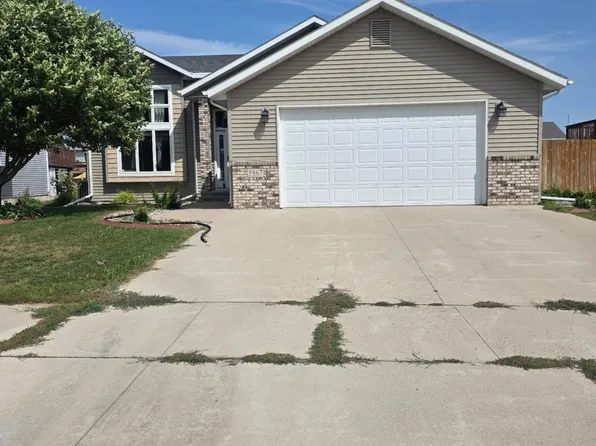 3867 S 19th St, Grand Forks, ND 58201