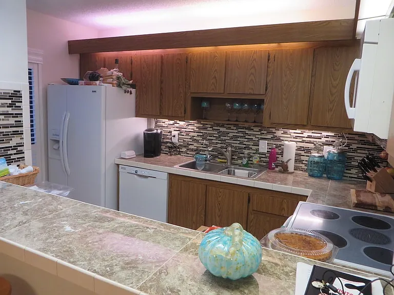 825 Center St #13C — Photo 11