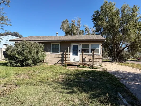 300 1st St, Lakin, KS 67860