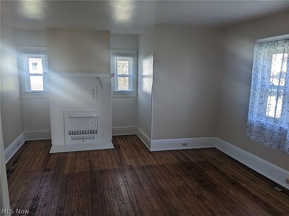 3rd image of 328 Pioneer St