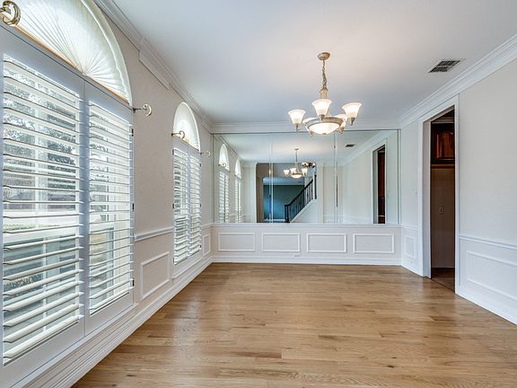 3rd image of 702 E Peninsula Dr