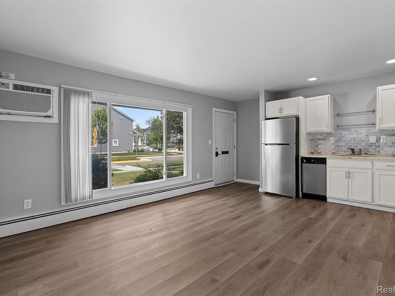 3rd image of 2419 Normandy Rd