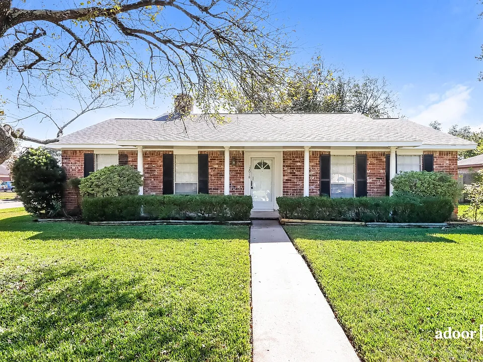 12018 Kirknoll Dr