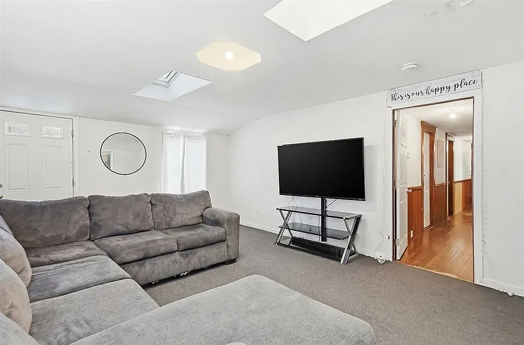 3 bed, 1015 sqft, $3,500 — Photo 1