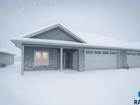 608 Ash Creek Dr, Beresford, SD 57004