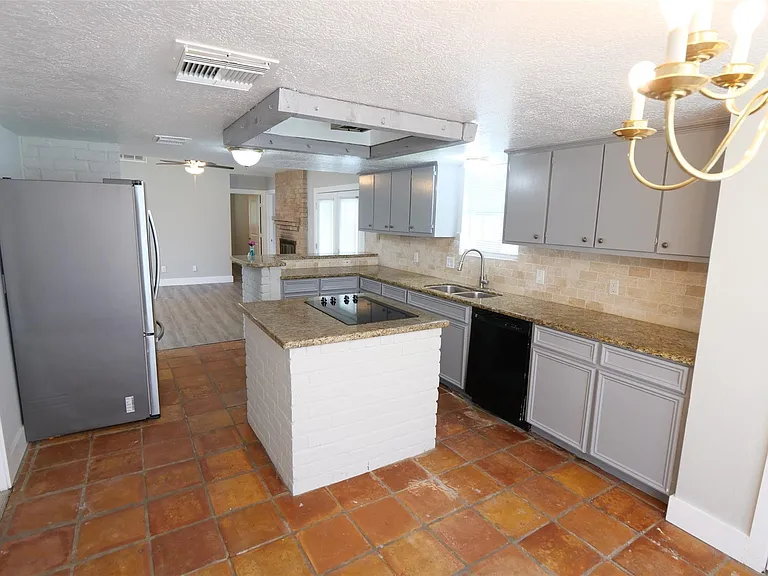 15654 Boulder Oaks Dr — Photo 11