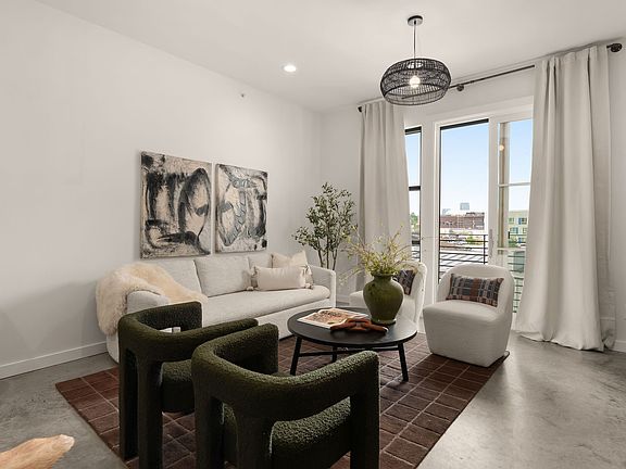 5th image of 1247 Martin St APT 303