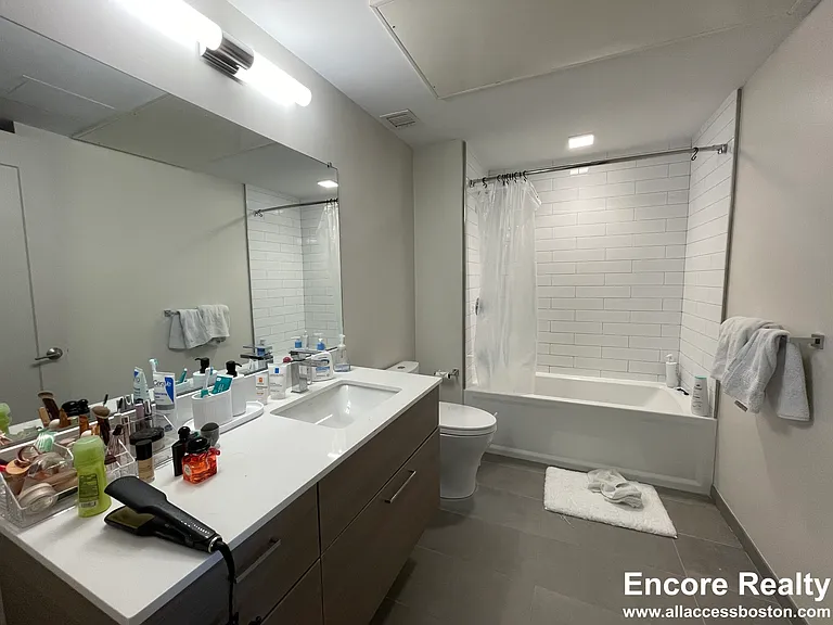 454 Harvard St #204 — Photo 14