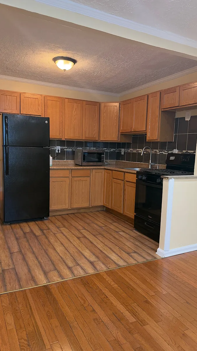 Building Photo - 1088 E 53rd St #1