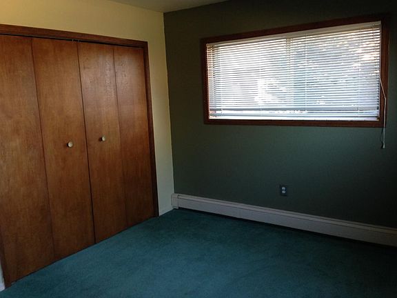 3rd image of 818 Hill Dr